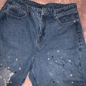 ripped boyfriends jeans